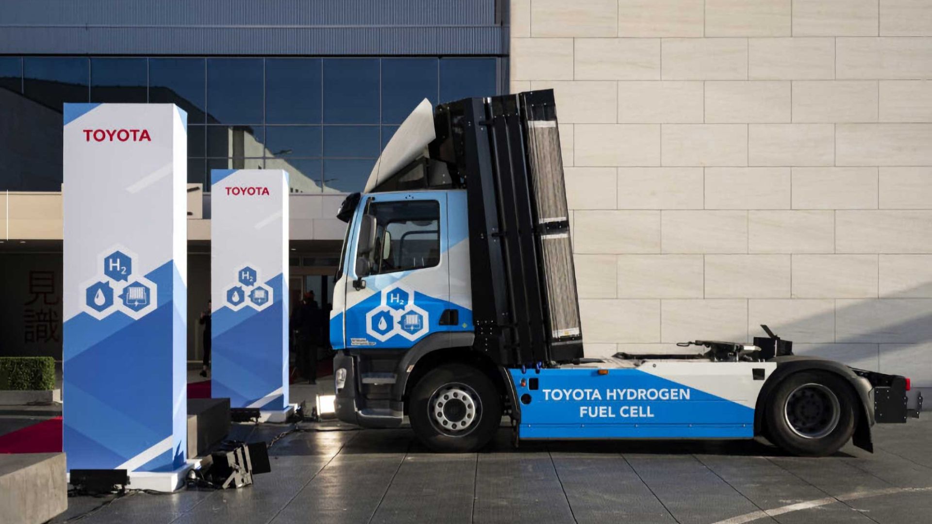 Toyota’s Solution for Multi-Tank Challenge in Hydrogen Vehicle Refueling